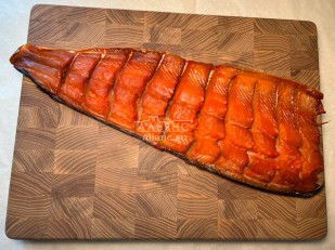 Ведро Ржаные гренки со вкусом Баварские колбаски (1 кг): Горбуша боковина х/к (юкола)