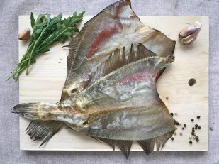 Вобла вяленая астраханская крупная: Камбала ёрш (Мурманская) вяленая