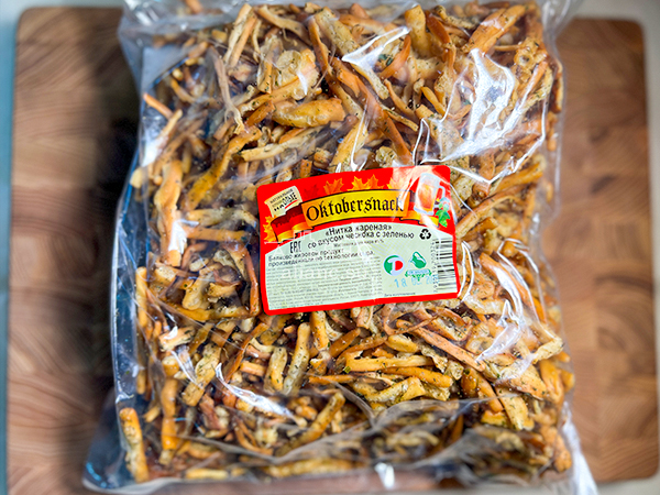 Нитка ЖАРЕНАЯ "Чеснок с зеленью" Oktobersnack 1 кг (сырный продукт) в Чертаново